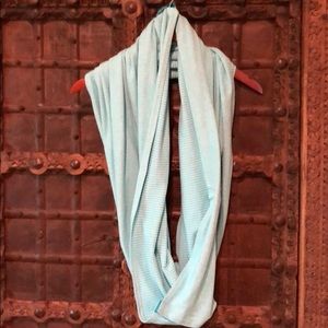 Lululemon Infinity Agua scarf